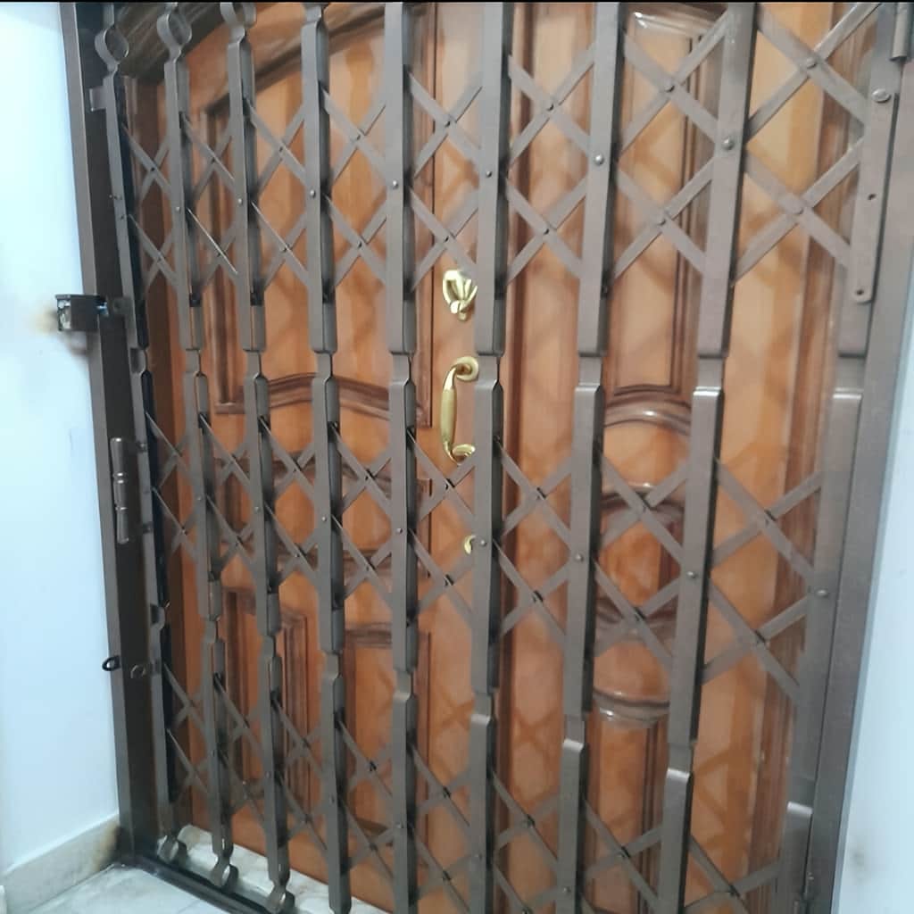 خرید درب آکاردئونی سه گل تسمه با متریال مقاوم
