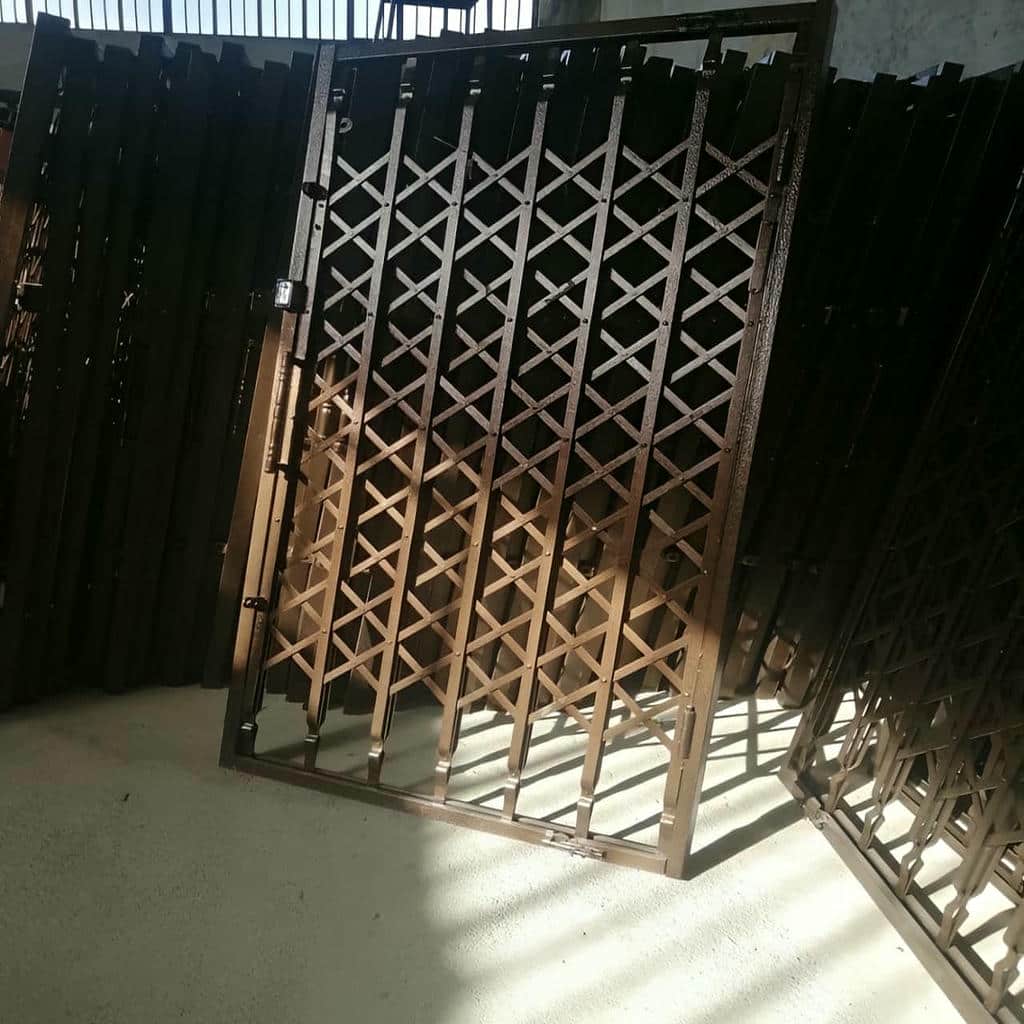 فروش درب آکاردئونی اداری با رنگ کوره‌ای