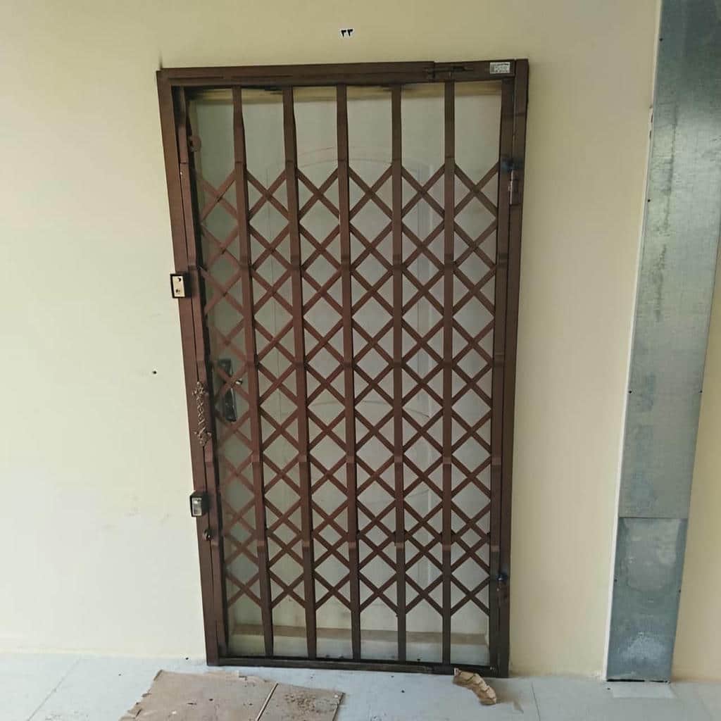 مدل سه گل درب آکاردئونی برای واحد اداری
