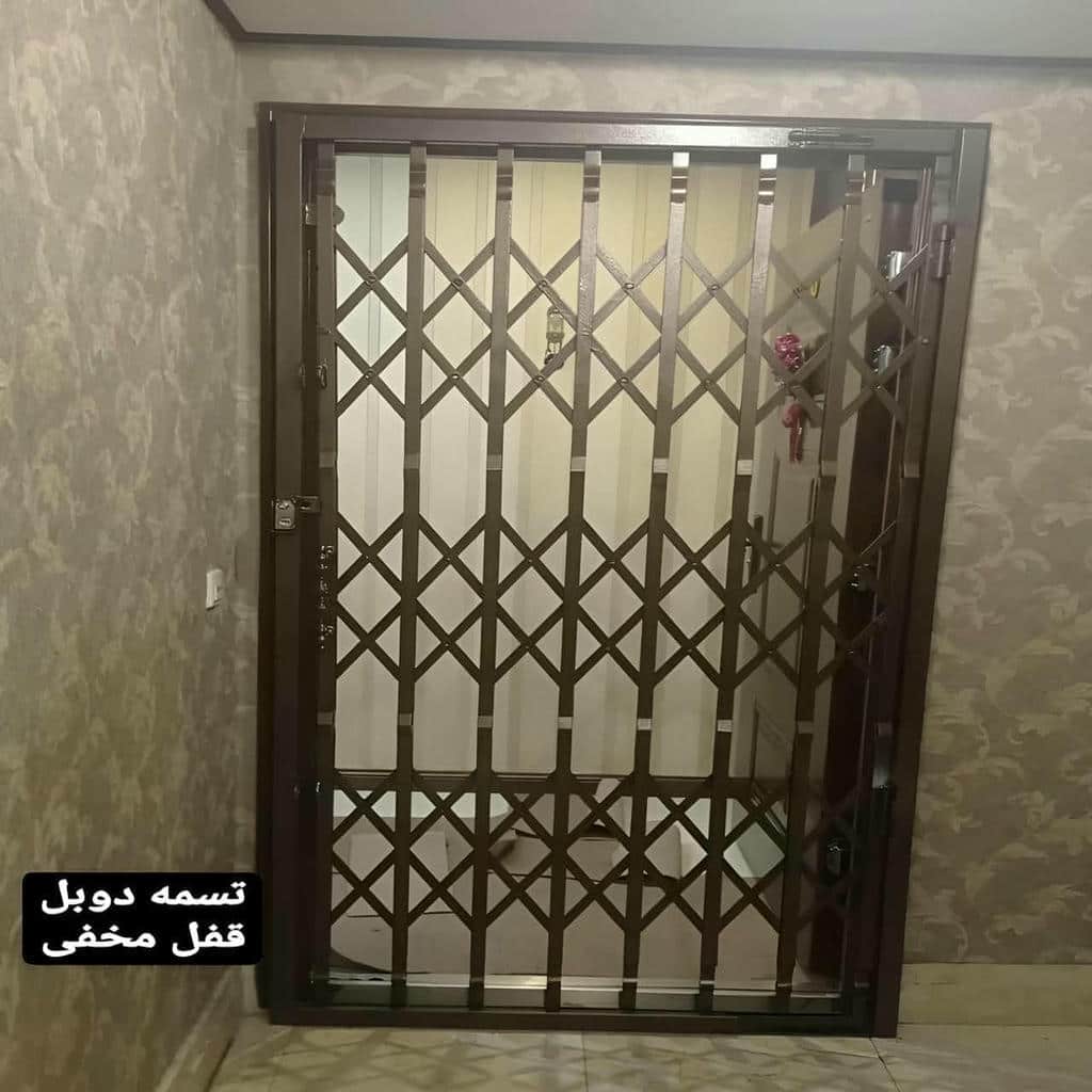 اجرای درب آکاردئونی طلایی سلطنتی با چرخ بلبرینگی