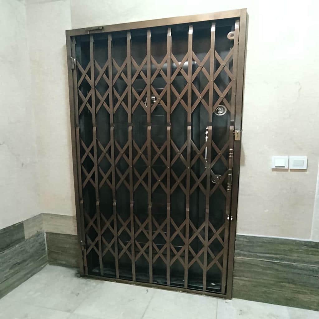 نصب حفاظ آکاردئونی دو جداره روی چارچوب تراز