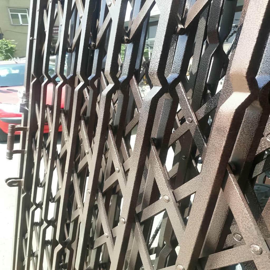 تولید درب ریلی آکاردئونی با پرچ هم‌محور