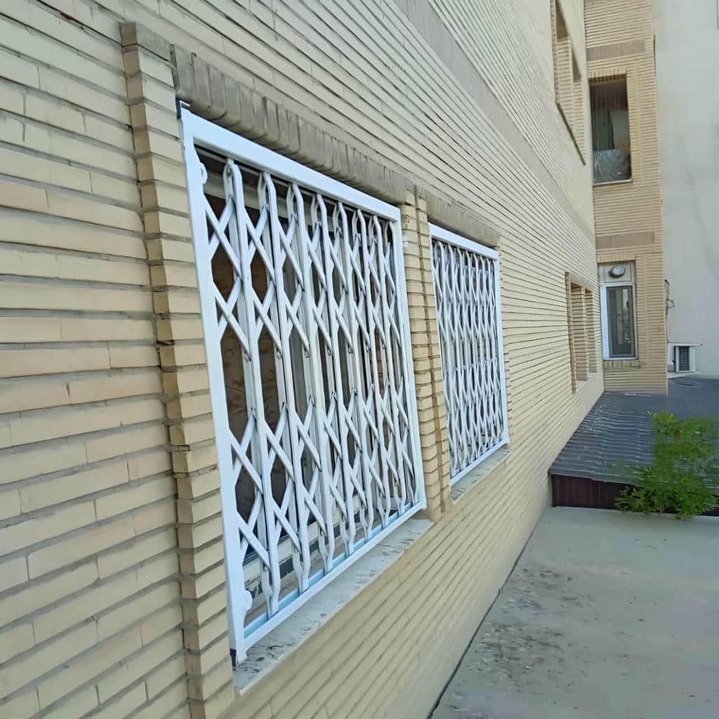 7 مدل درب آکاردئونی تسمه پهن آهنی
