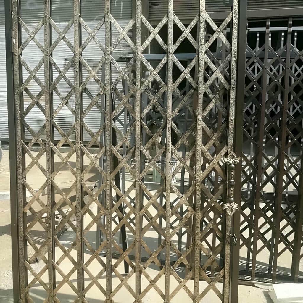 6 طرح حفاظ پشت درب آپارتمان ریلی
