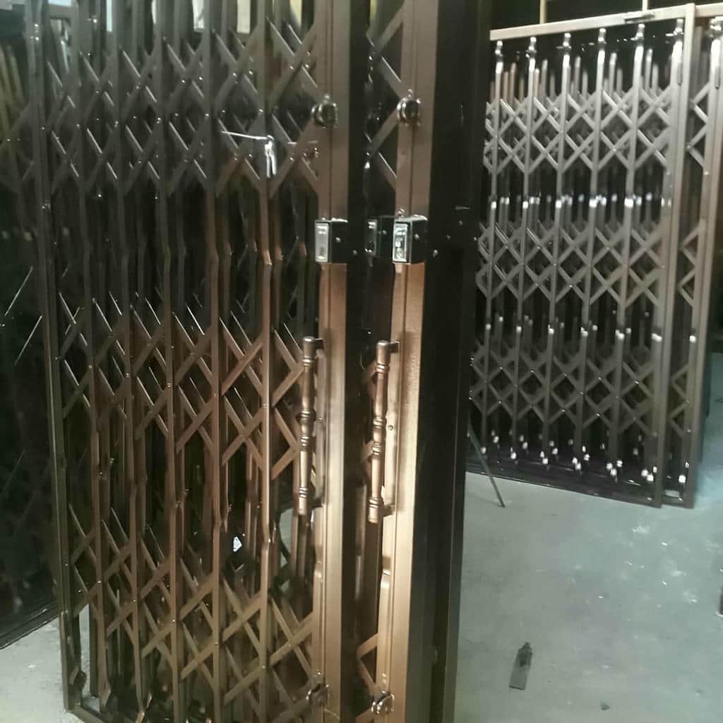 اجرای درب آکاردئونی واحد اداری با ریل تراز