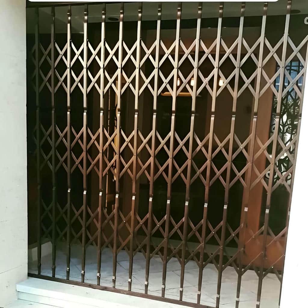 طرح سه گل درب آکاردئونی مشکی طلایی