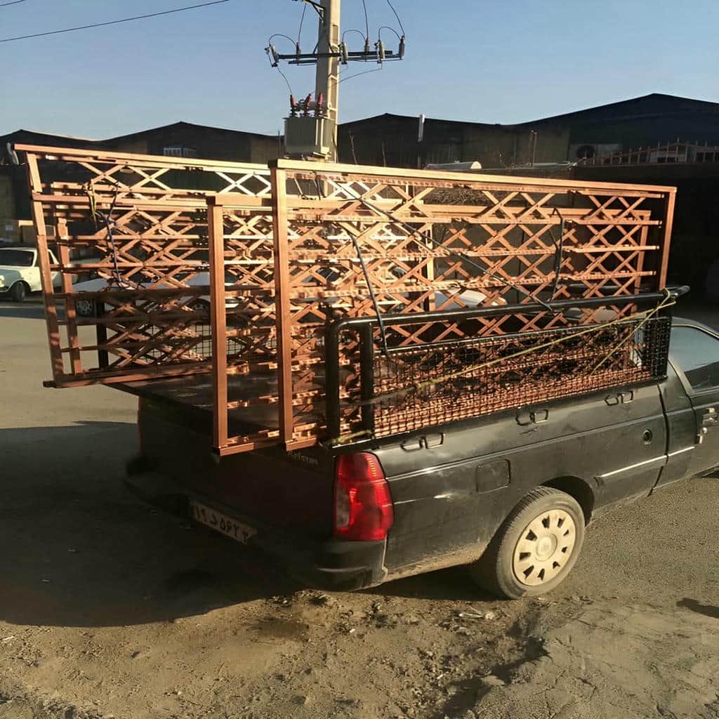 نصب درب آکاردئونی شیک روی زیرسازی مقاوم