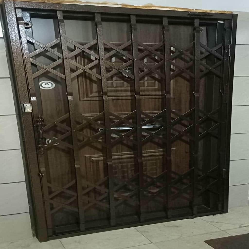 درب آکاردئونی کم جا با ریل تقویت‌شده و حرکت روان