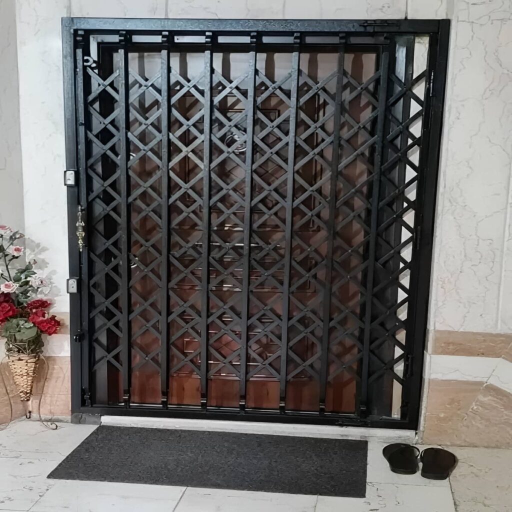 مدل اسلیمی درب آکاردئونی سلطنتی برای ورودی