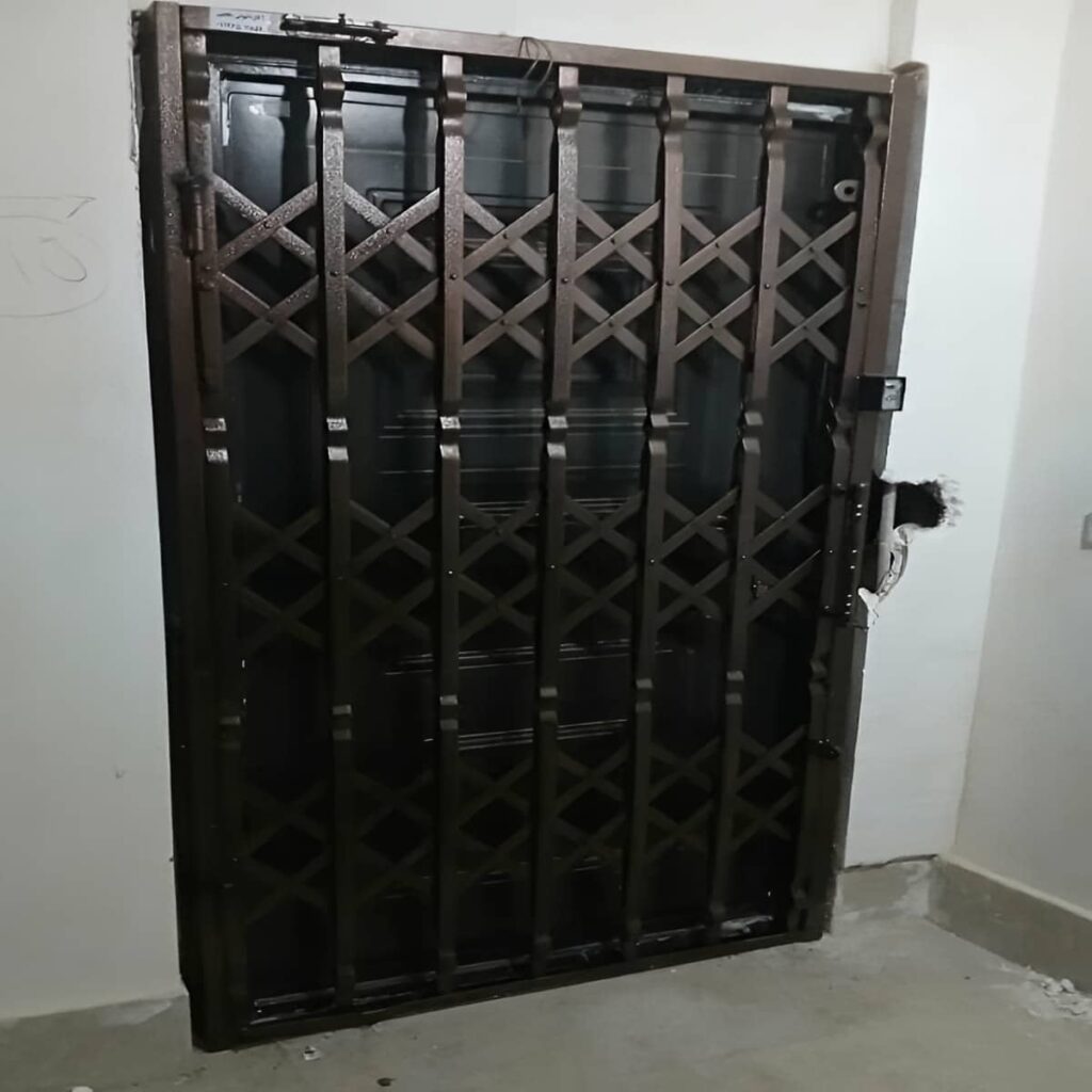 سفارش درب سلطنتی گل دار با طرح و ابعاد اختصاصی