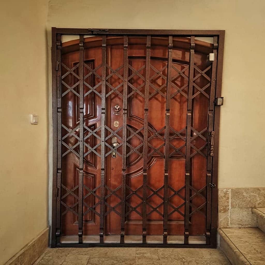 تولید درب آکاردئونی گل دار با جوش دقیق