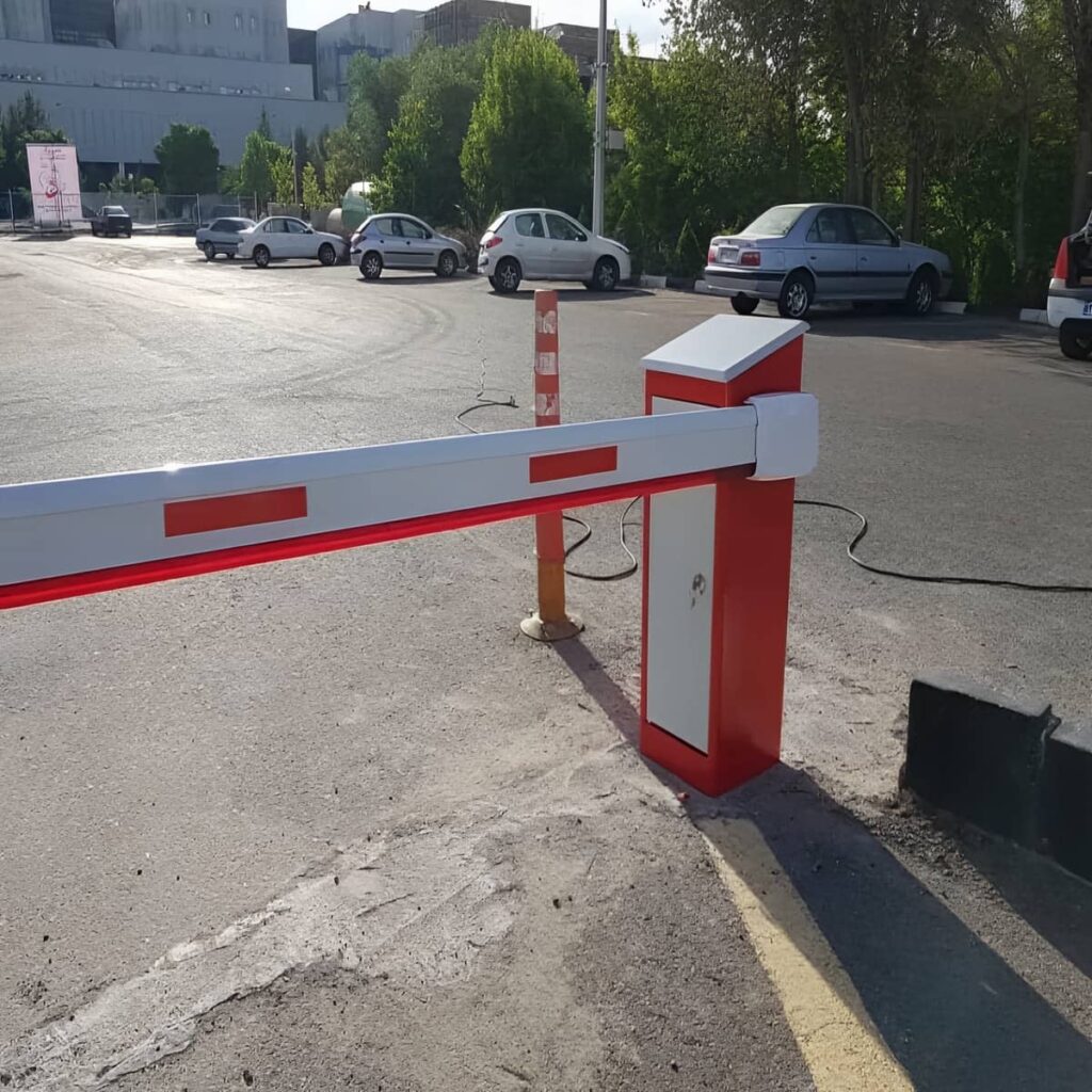 کنترل تردد خودرو با راهبند و پلاکخوان دقیق