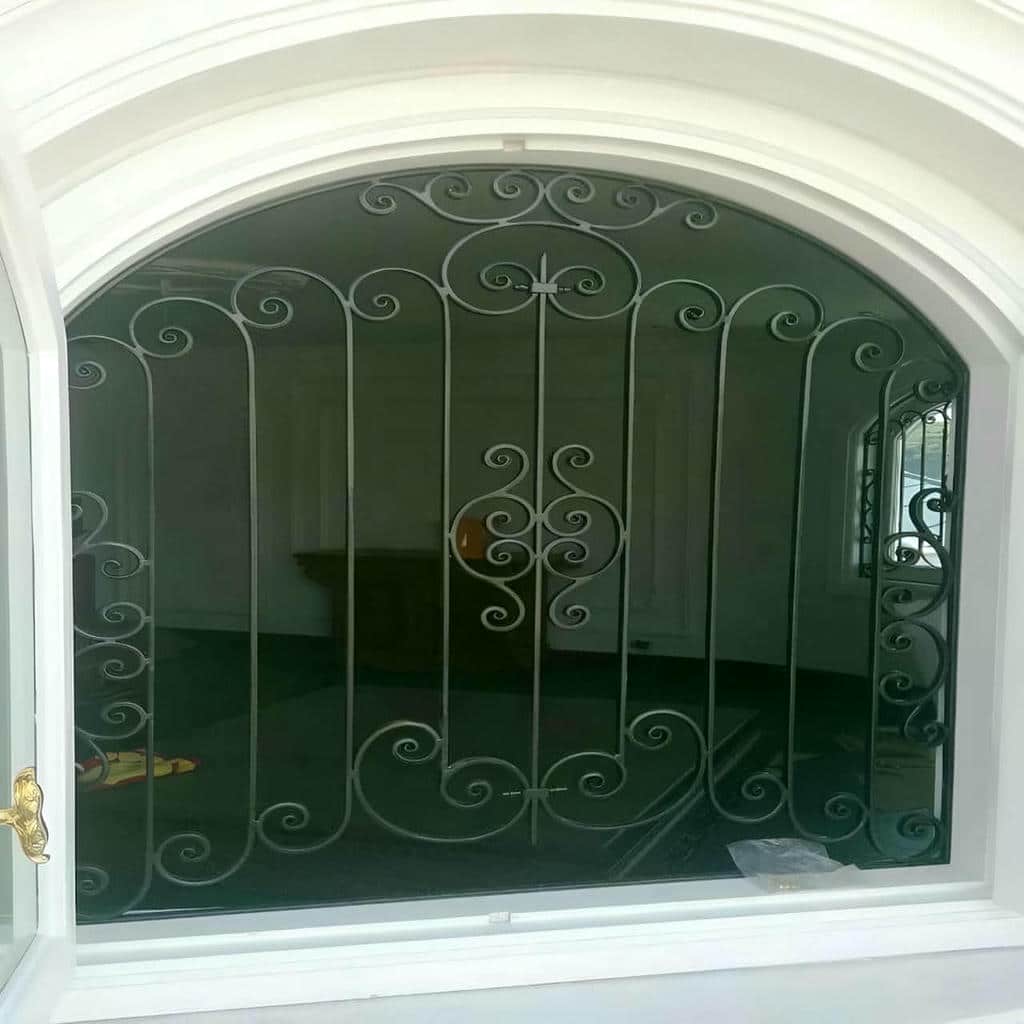 نصب حفاظ پنجره دوجداره ضد سرقت بدون آسیب به قاب