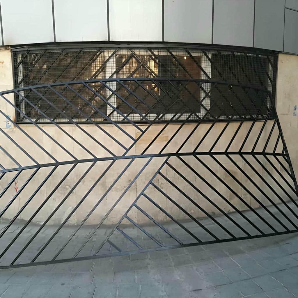 نصب حفاظ پنجره شیک قاب دار با انکر مقاوم