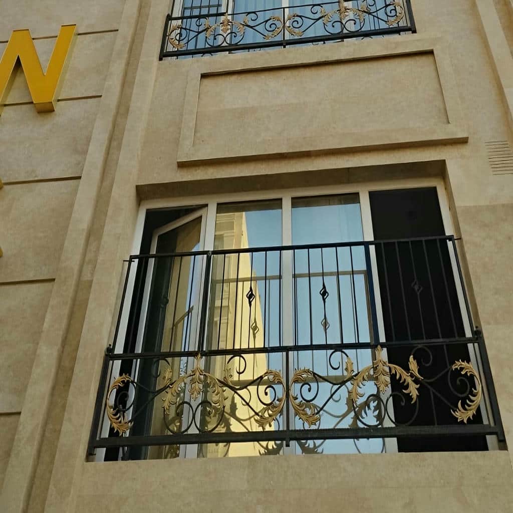 حفاظ پنجره شبکه هندسی با الگوی لوزی