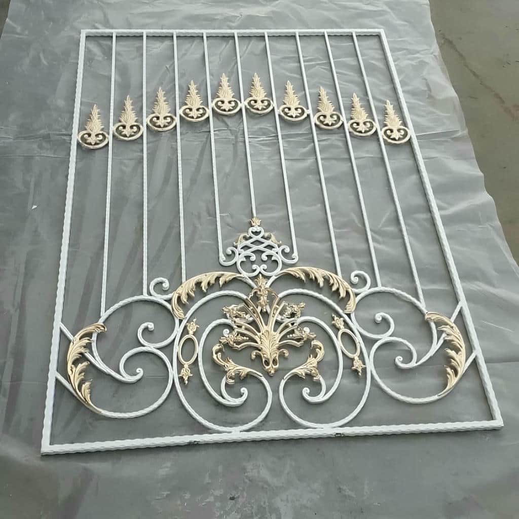 نرده پنجره فرفورژه گل دار با رز فلزی