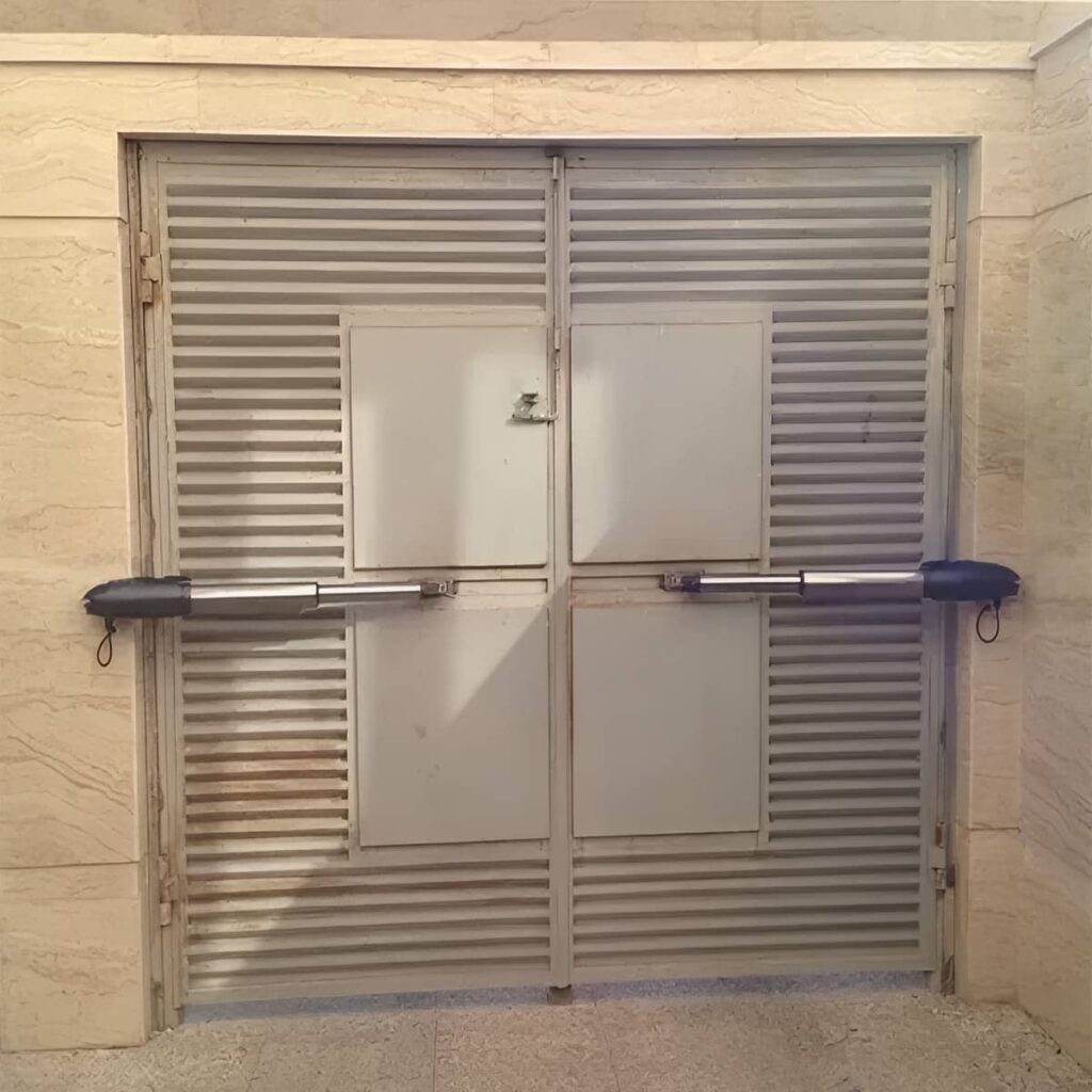 نصب جک پارکینگ هیدرولیک صنعتی با براکت تقویت‌شده