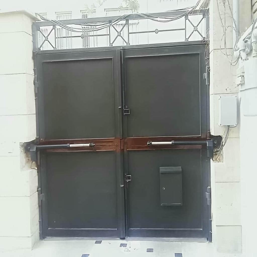 جک بازویی درب پارکینگ دو لنگه با موتور کمولتاژ