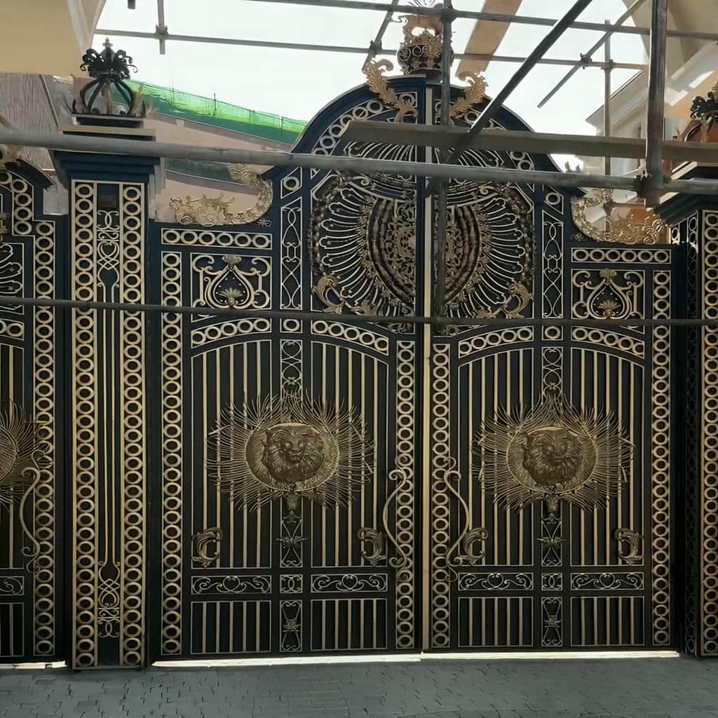خرید درب پارکینگ CNC پنل فلزی با ساختار مهندسی