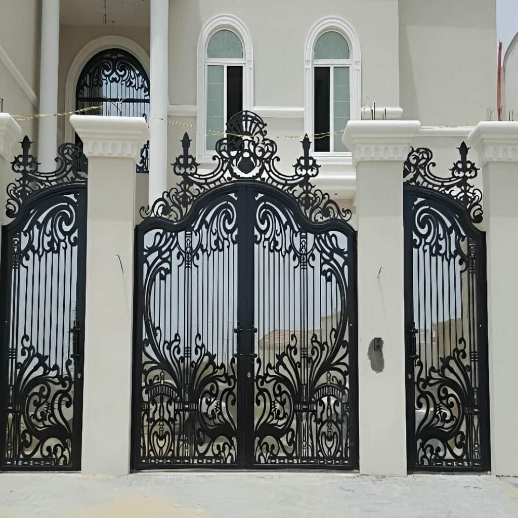 نصب درب باغ قوسی با چهارچوب شاقول