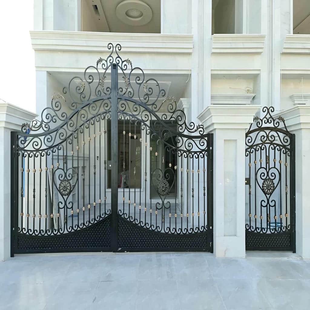 سفارش درب حیاط کوچک نفررو با ابعاد اختصاصی