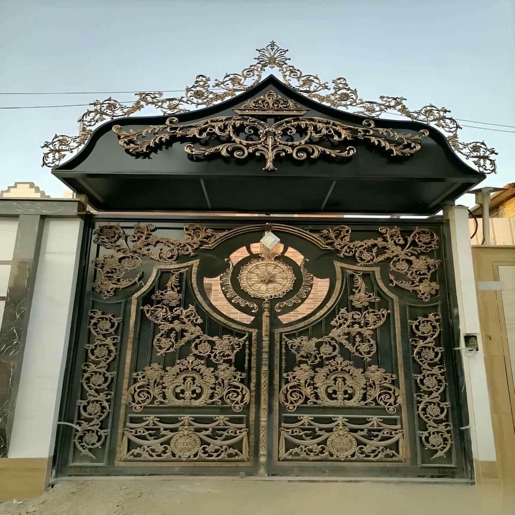 درب فلزی کتیبه دار با پنل مشبک فنی