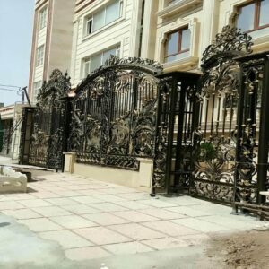 9 مدل درب فلزی حیاط حصاری عمودی