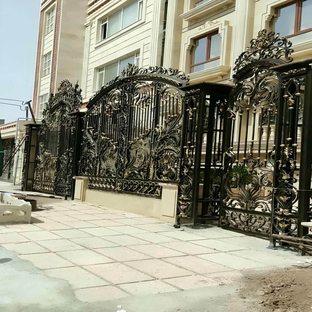 9 مدل درب فلزی حیاط حصاری عمودی