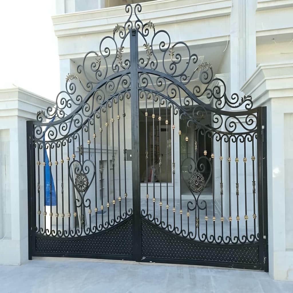 اجرای درب فرفورژه ویلایی با رگلاژ دقیق