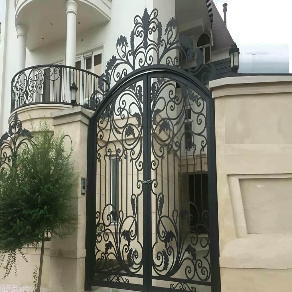 درب پارکینگ کلاسیک کتیبه دار با قوس متقارن