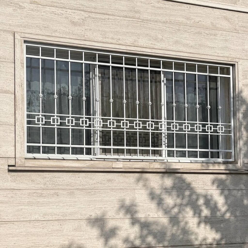 ساخت حفاظ پنجره طبقه اول پنل‌دار