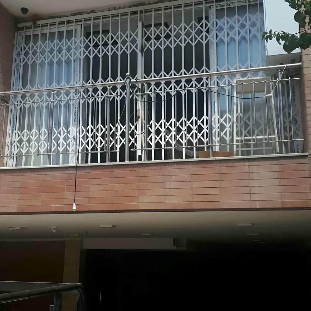 حفاظ پنجره ریلی بازشو مدل تکلنگه جانبی