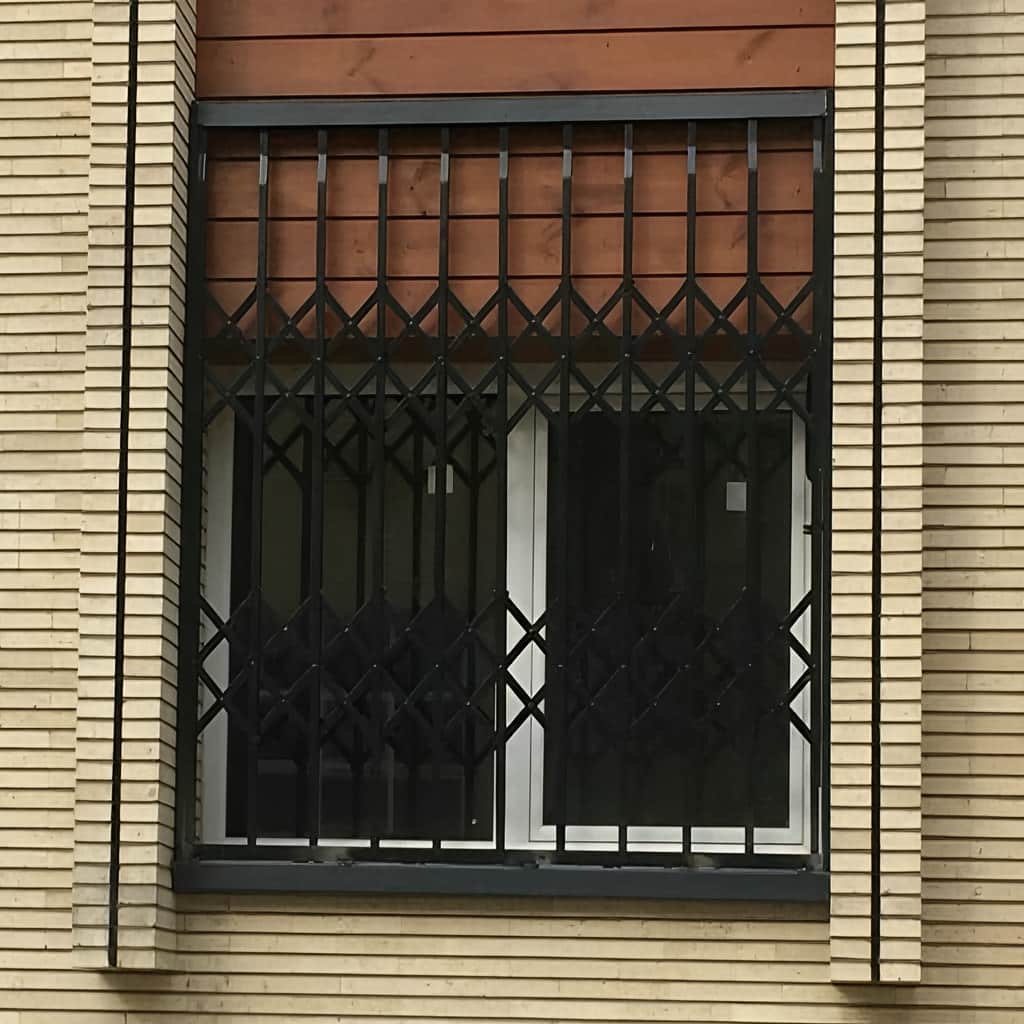 محافظ پنجره متحرک نما