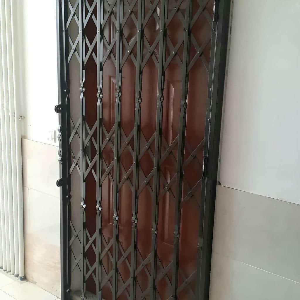 درب آکاردئونی با پوشش مقاوم درب آکاردئونی با پوشش مقاوم