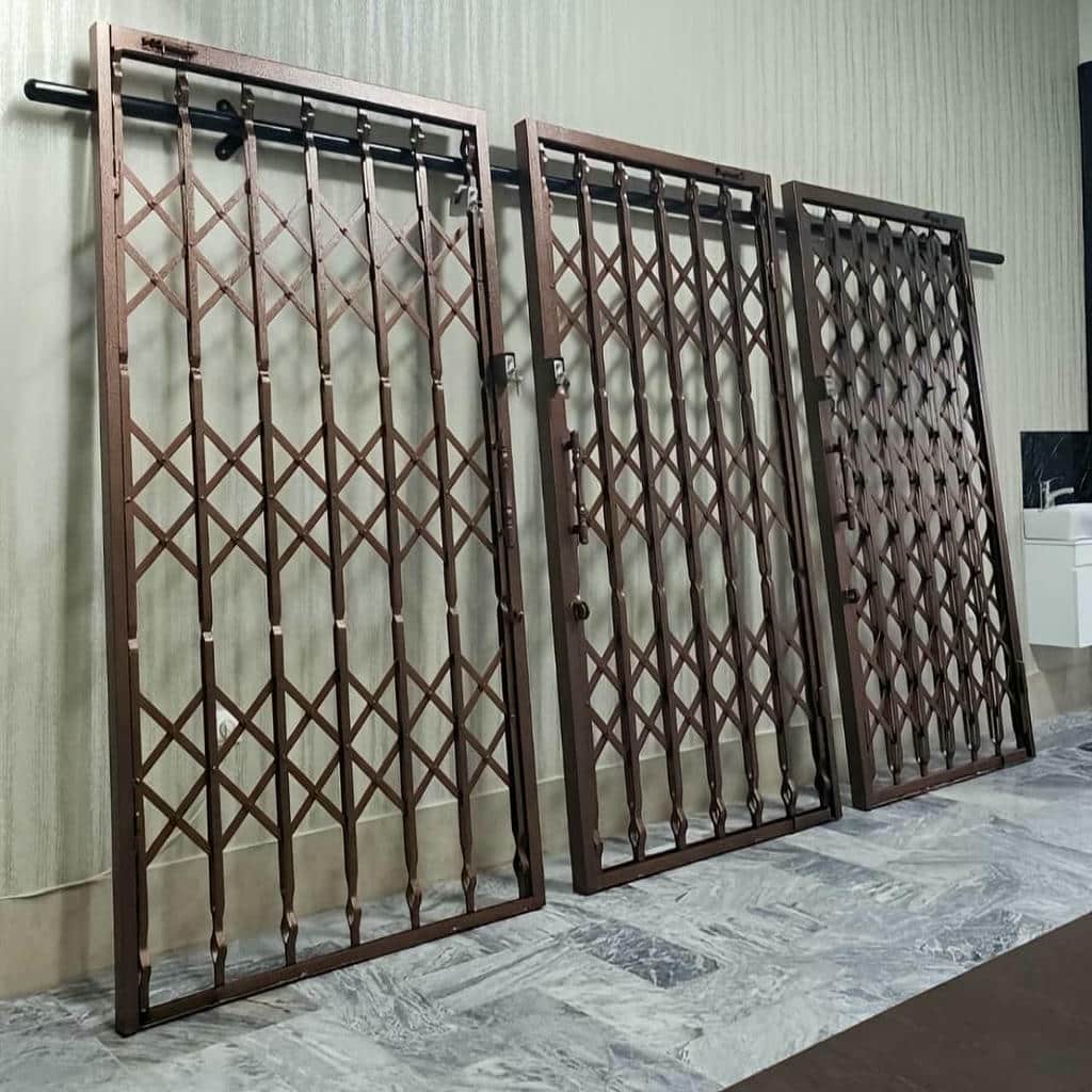 حفاظ آکاردئونی فرفورژه مشکی
