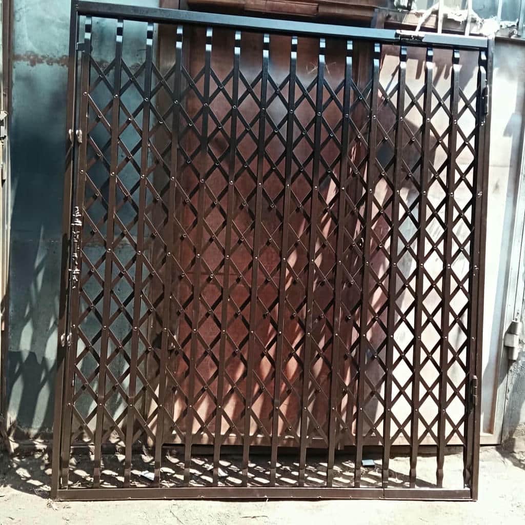 حفاظ جمع شونده فلزی