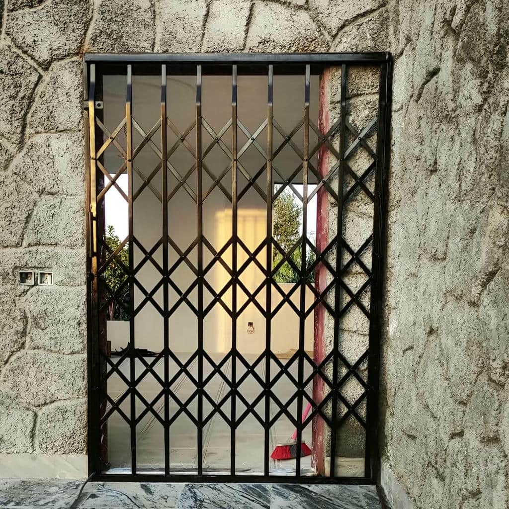 درب آکاردئونی آپارتمان