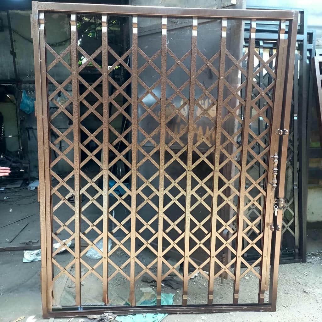درب آکاردئونی آپارتمان ریلی
