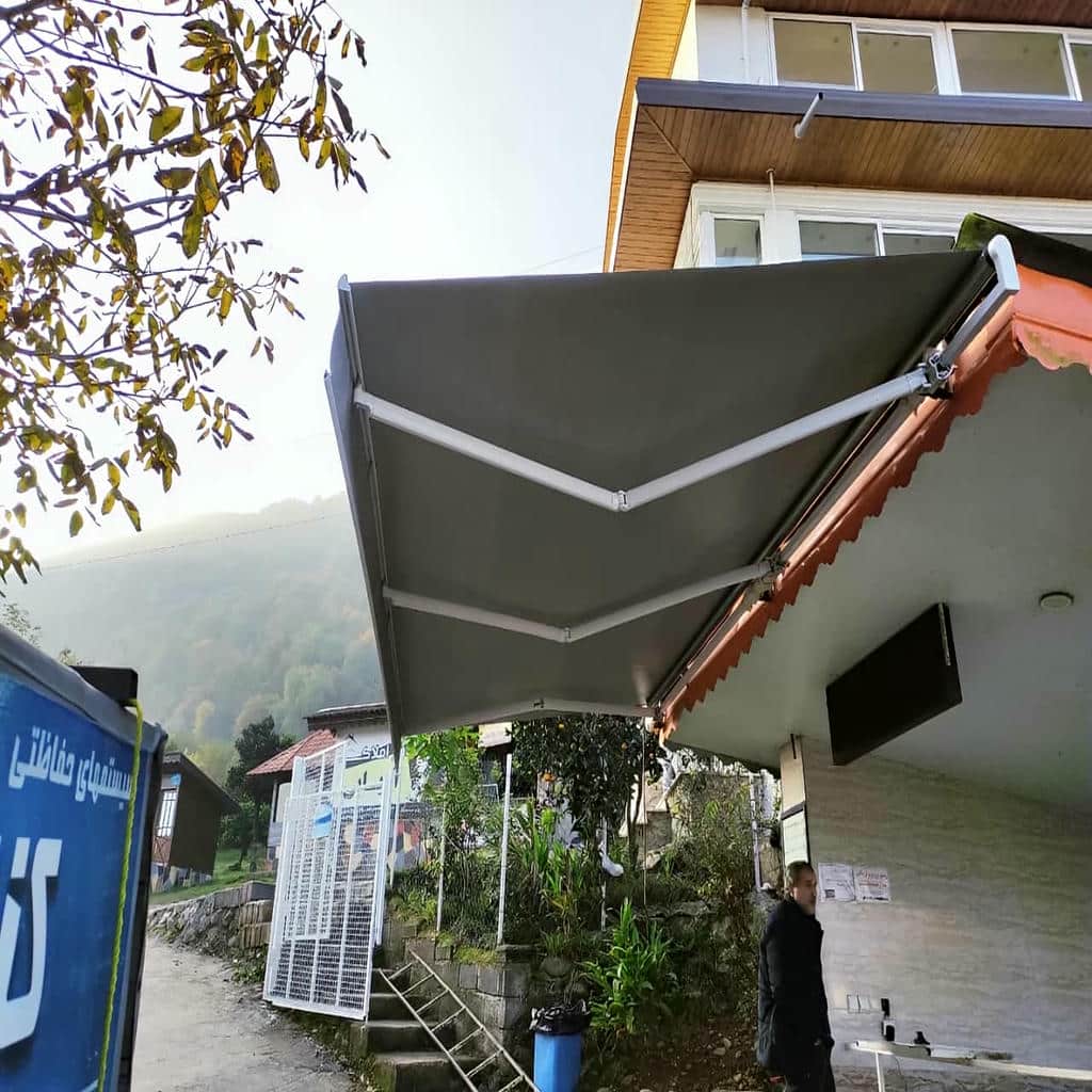 سایبان حیاط برقی با طراحی ورودی
