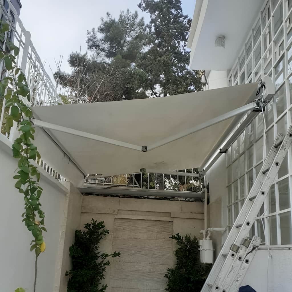 سایبان حیاط با ساختار فلزی