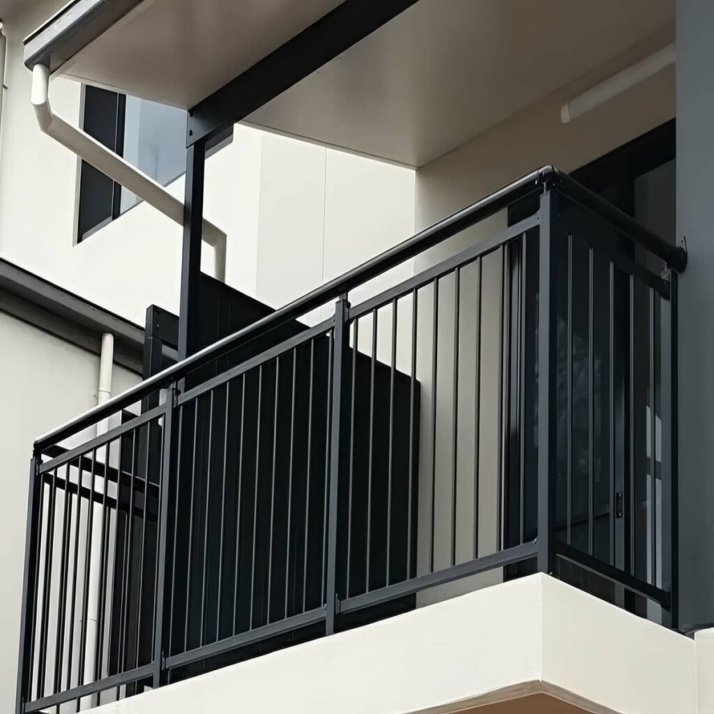 هندریل راه پله با متریال مقاوم هندریل راه پله با متریال مقاوم