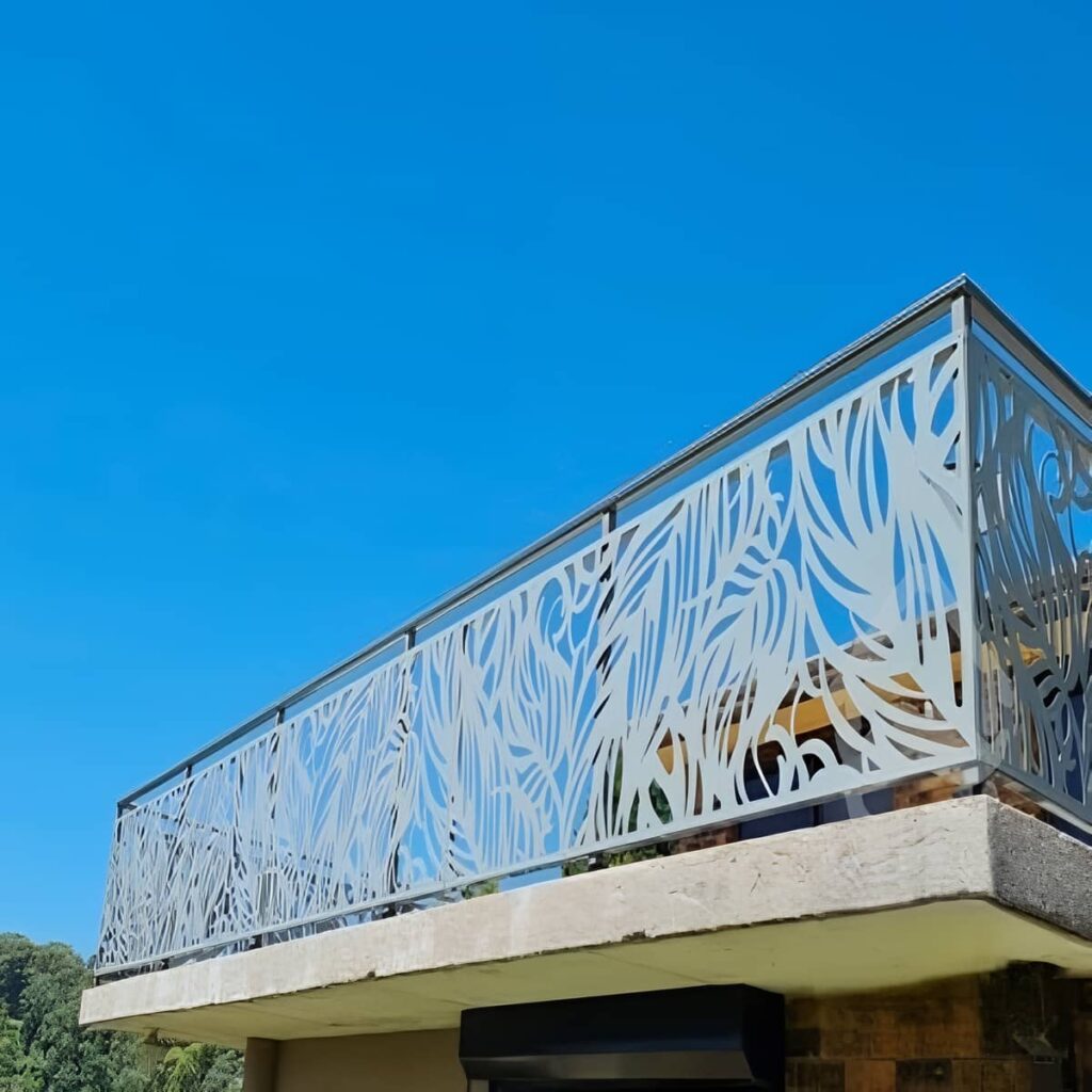 نرده بالکن ویلایی نمای ساختمان