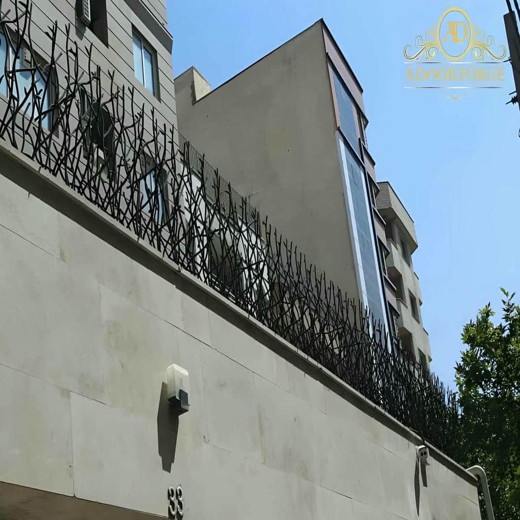 نرده روی دیوار فرفورژه کلاسیک