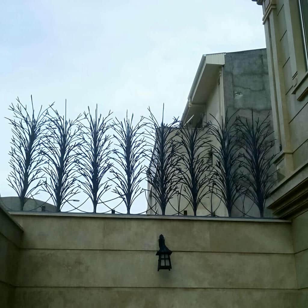 نرده دیوار حیاط فلزی در دهانه بزرگ