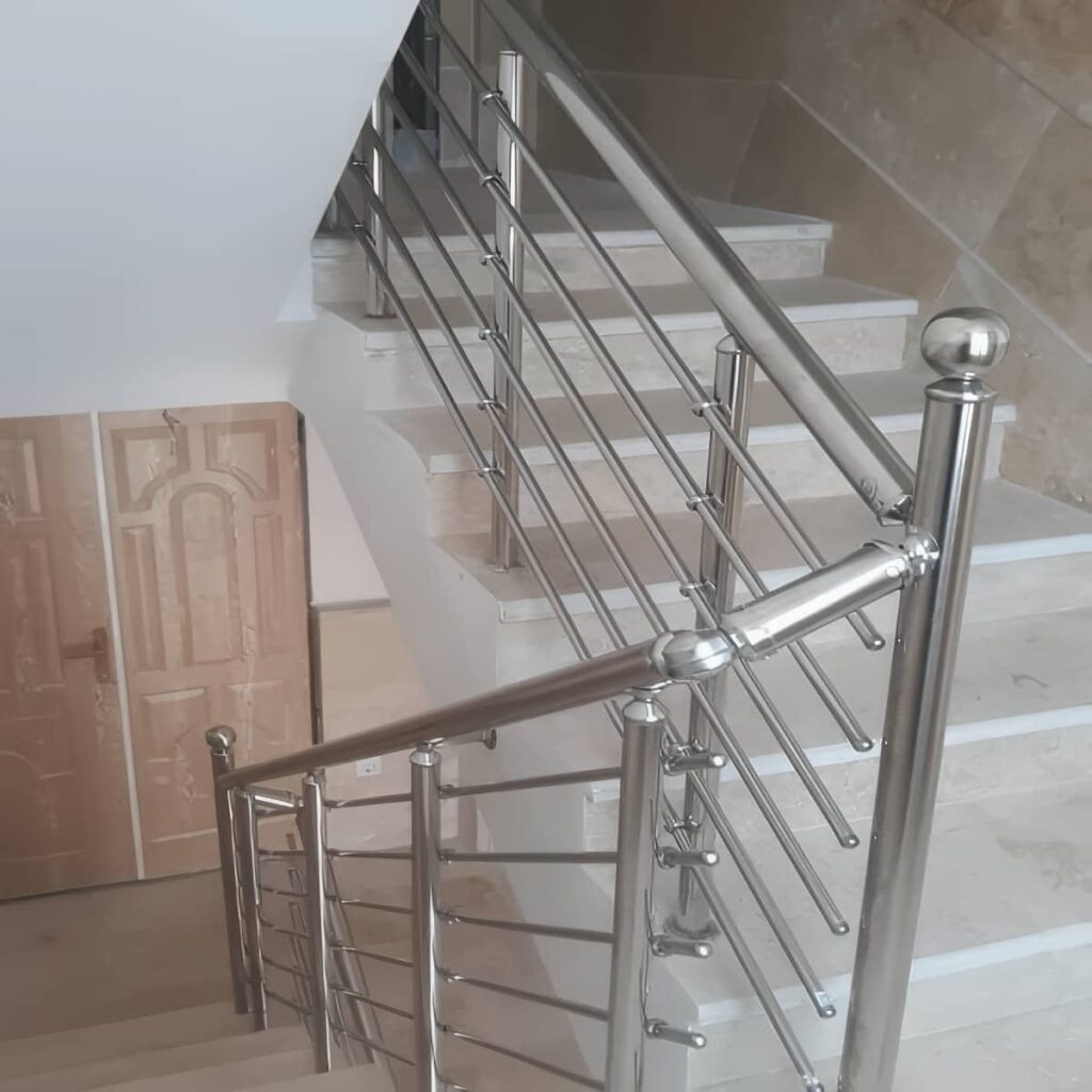 نرده استیل با پرداخت سطحی نرده استیل با پرداخت سطحی