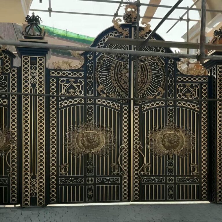 درب فلزی ستون دار با طراحی مقاوم درب فلزی ستون دار با طراحی مقاوم