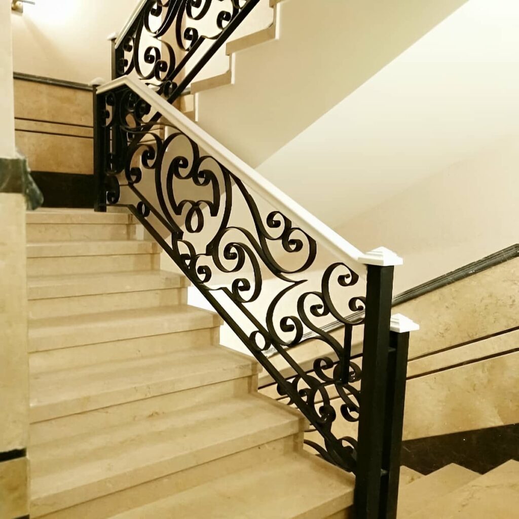 نرده پله فرفورژه ساختمان