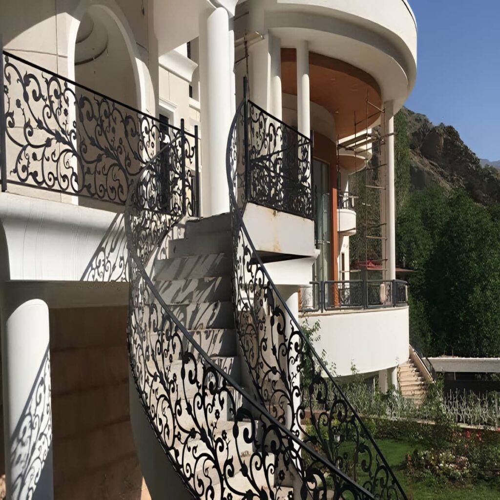 نرده فرفورژه راه پله رنگ مشکی