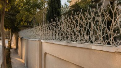 حفاظ روی دیوار حیاط فلزی مقاوم