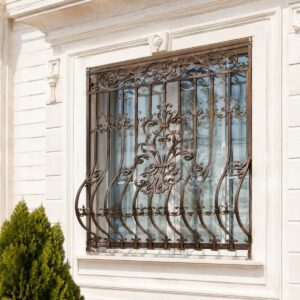 حفاظ پنجره فرفورژه طرح کلاسیک